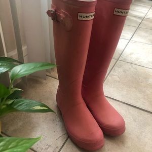 Hunter Original Tall Rain Boots (pink | US Size 6)